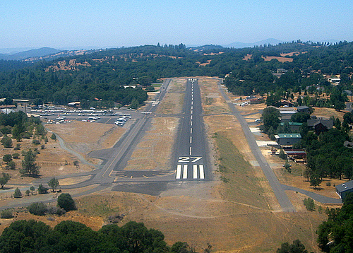Final Approach Runway 27 Pine Mountain Lake - Photo by austinpilot